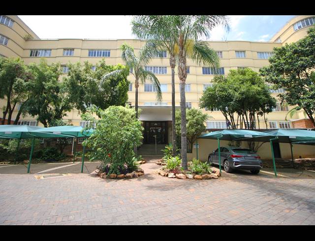 2 BEDROOM APARTMENT FOR SALE IN HOUGHTON ESTATE